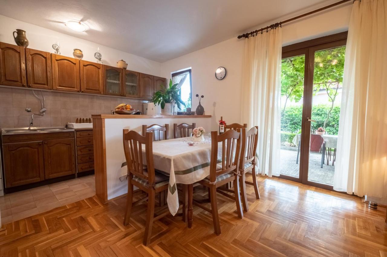 Cozy Apartment Near The Sea Novi Vinodolski Exterior photo